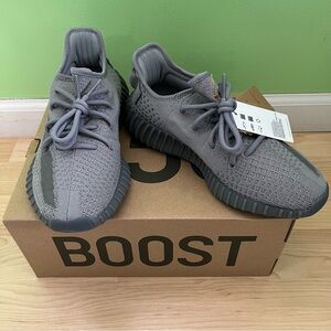 YEEZY BOOST 350 V2 STEEL GREY- Brand New (Size 7)